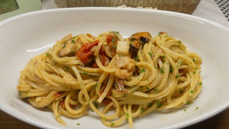 Spaghetti ai Frutti di Mare Surgelati: una Delizia in Bianco!