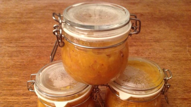 La Deliziosa Marmellata di Arance, Limoni e Mele: Un Concentrato di Agrumi e Dolcezza