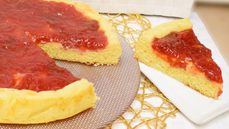 La delizia golosa: provate la torta morbida con crema pasticcera e marmellata!