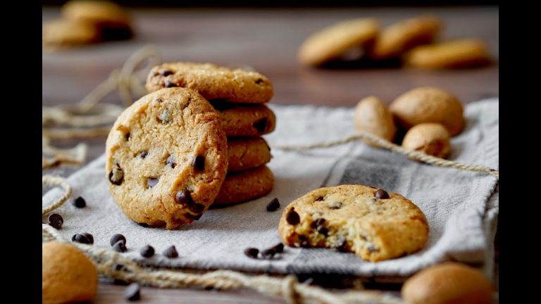 Scopri la delizia dei biscotti con mandorle tritate e cioccolato: una tentazione irresistibile!