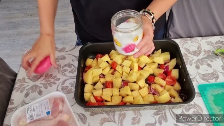 Petti di pollo succulenti: la ricetta perfetta con patate e pomodorini!
