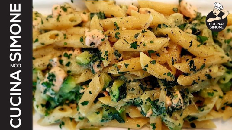 Pasta cremosa: un connubio irresistibile tra zucchine, salmone affumicato e panna